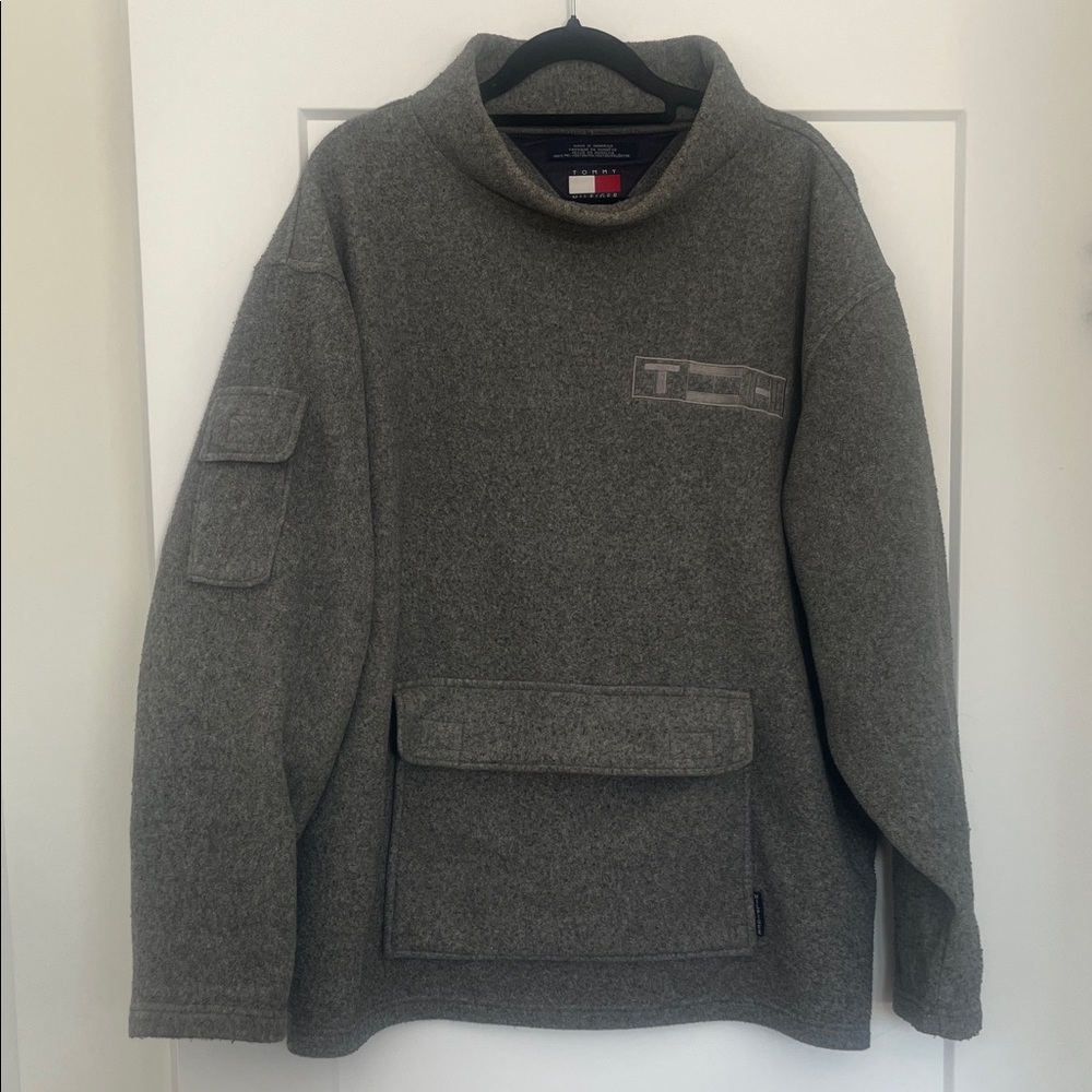Vintage Tommy Hilfiger Gray Fleece Pullover with cargo Pockets